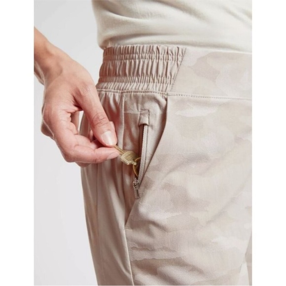 ATHLETA Brooklyn Camo Jogger Pants Elastic Waistband Abalone Beige Womens 4 - Picture 3 of 10